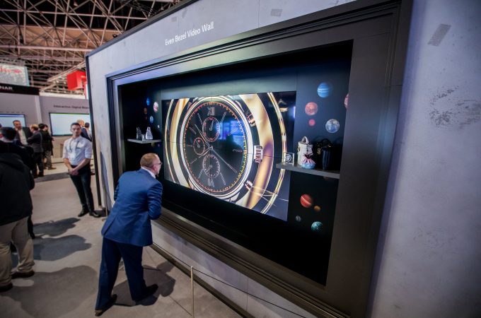 VIDEO WALL-URILE VÂRF DE GAMĂ DE LA LG  ACUM DISPONIBILE PE PIAȚA DIN ROMÂNIA Modelele 55SVH7E și EV5E oferă imagini surprinzător de vii și culori bogate, cu îmbinări ale ecranului aproape invizibile