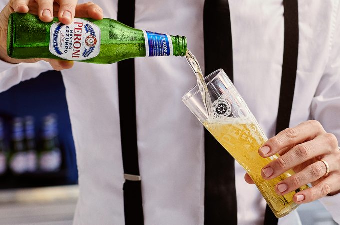 PERONI NASTRO AZZURRO ÎȘI LANSEAZĂ NOUA IDENTITATE VIZUALĂ,   LA 14 ANI DUPĂ LANSAREA ÎN ROMÂNIA