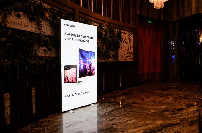 Peste jumătate din invitații prezenți la evenimentul Join The Flip Side au renunțat pe loc la telefonul lor personal în favoarea unui Samsung Galaxy Z Flip5 sau Z Fold5