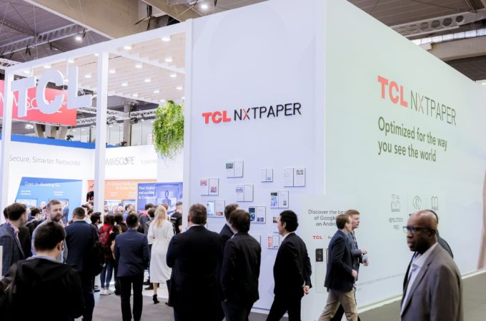 TCL prezintă inovatorul televizor QD-Mini LED de 115 inchi la MWC2024