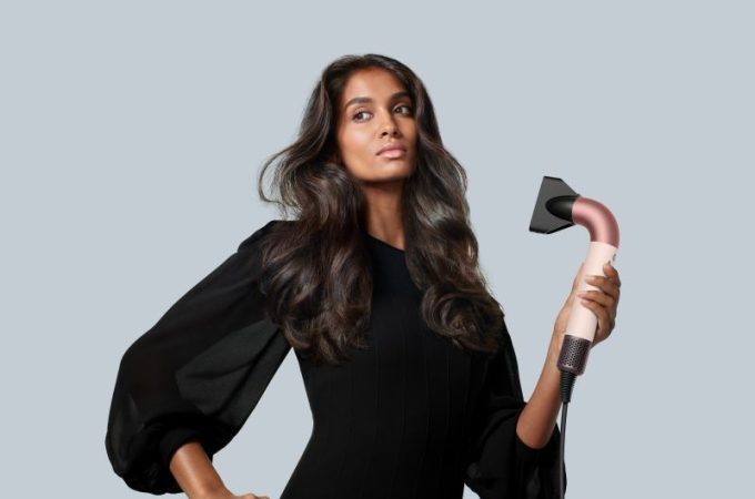 Dyson lansează uscătorul de păr Dyson Supersonic™ pentru publicul larg – îngrijirea profesională a părului disponibilă la domiciliu